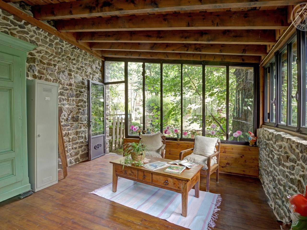 Lumineux gîte à Malleval : 2 chambres, véranda, terrasse, nature et sentiers de randonnée à proximité in Malleval, Regionaler Naturpark Pilat
