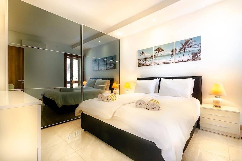 Fort villa retreat: Jacuzzi, pools, 2 min to ferry in Għajnsielem, Gozo