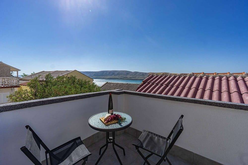 Apartamento entero, Studio with sea view and pool in Zubovići, Pag