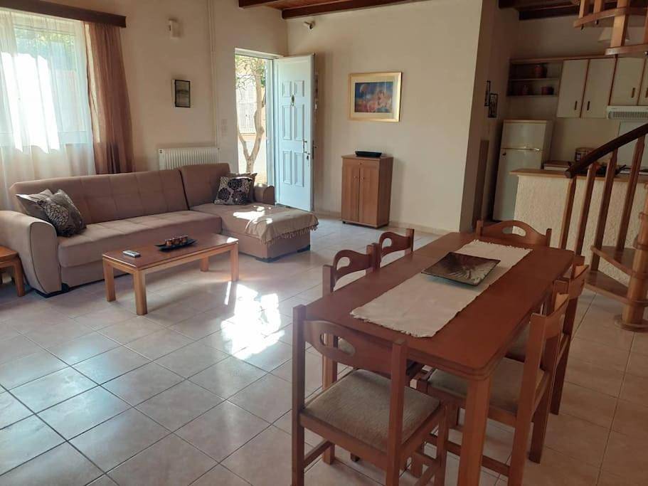 Two-Bedroom House in Anavyssos, Regionalbezirk Ostattika