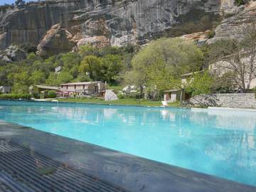 Hôtel pour 2 personnes, avec jardin et piscine, animaux acceptés à Buoux