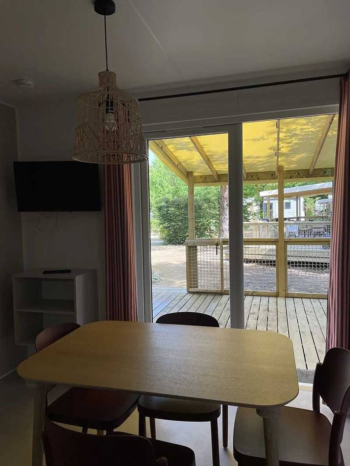 Mobil home pour 4 personnes, avec jacuzzi ainsi que bassin pour enfant et sauna à Apremont - 4