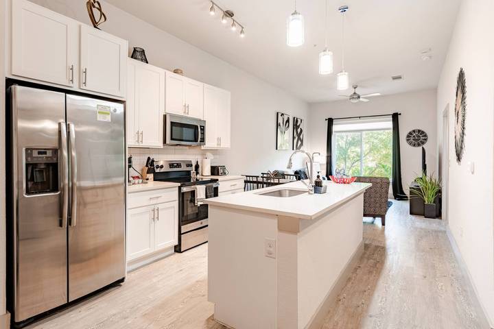 Apartamento entero, Riverwalk Oasis: piscina, estacionamiento gratuito y vistas in San Antonio, Condado de Bexar