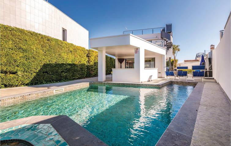 Vakantiehuis voor 6 personen, with Terras and Tuin as well as Zwembad in Sant Pere Pescador