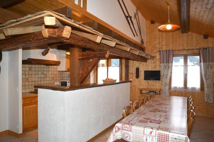 Gîte pour 10 personnes, avec piscine ainsi que jardin et terrasse, animaux acceptés