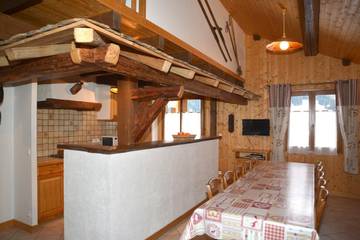 Gîte pour 10 personnes, avec jardin ainsi que terrasse et piscine, animaux acceptés dans Office de Tourisme de Hauteluce Les Saisies