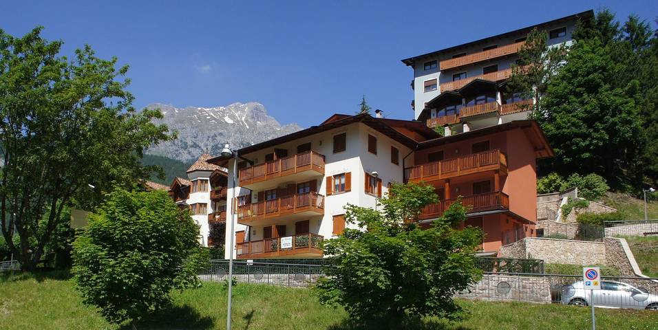Ferienwohnung für 6 Personen, mit Balkon und Seeblick in Molveno