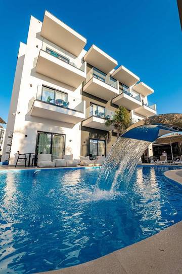 Hôtel pour 2 personnes, avec piscine ainsi que vue et bassin pour enfant dans Ksamil