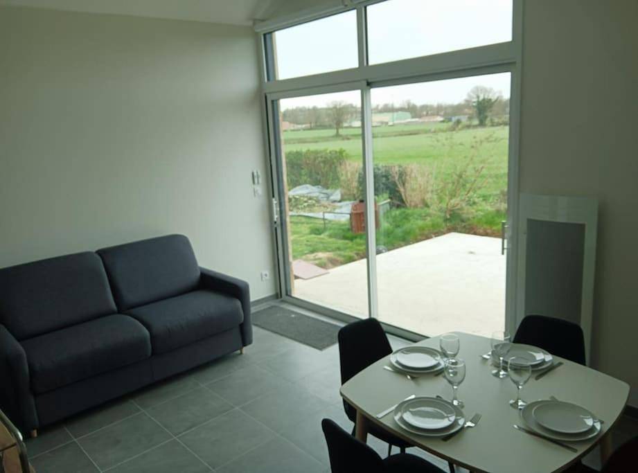Appartement entier, One-Bedroom Apartment in La Pommeraie-sur-Sèvre, Fontenay-le-Comte