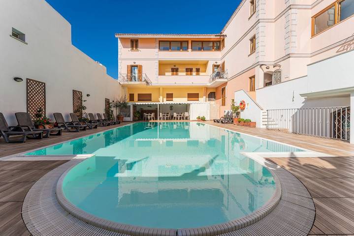 Gîte pour 3 personnes, avec piscine dans Santa Teresa Gallura - 2