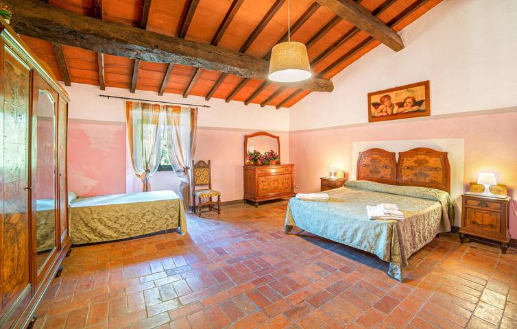 Location de vacances pour 6 personnes, avec terrasse et piscine, animaux acceptés à Dicomano - 4