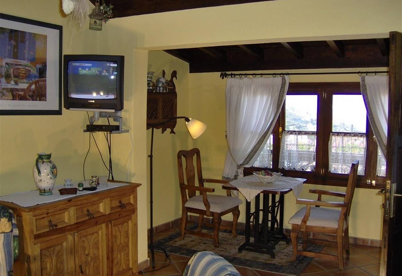 Apartamento inteiro, Apartamento "Apartamentos Monasterio de San Antonio No. 4" com varanda privada e vista para o mar in El Amparo, Icod de los Vinos