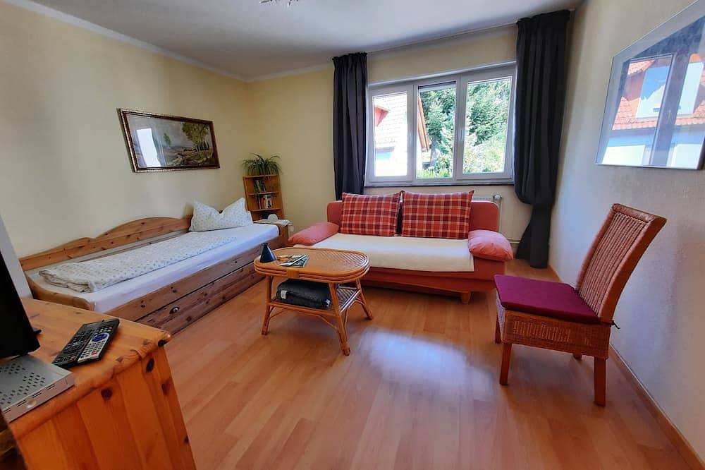 Ganze Wohnung, Ferienhof Fewo mit 2 Zimmer, Küche mit schönem Balkon, familienfreundlich in Oberzent, Odenwaldkreis