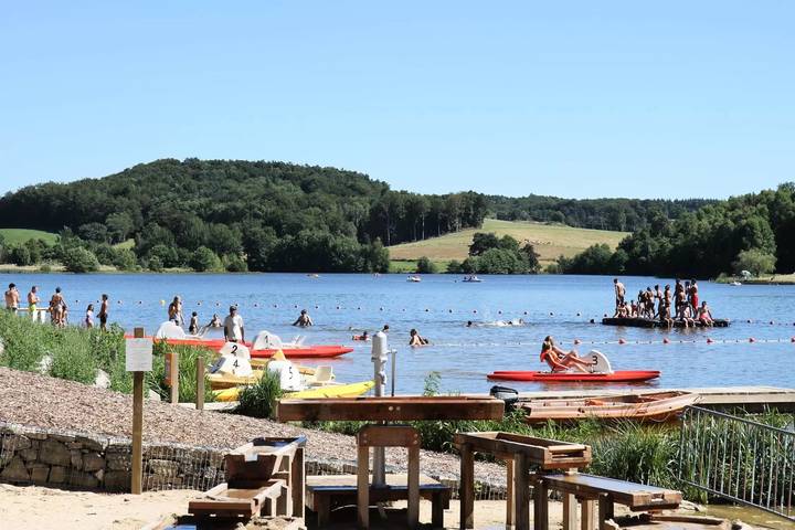 Camping pour 4 personnes, avec vue et terrasse dans L'Aubrac