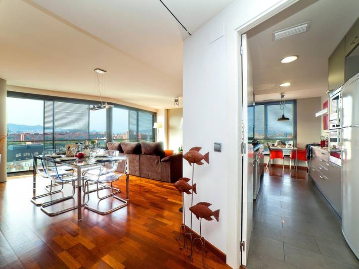 Apartamento vacacional entero, Victoria Diagonal Mar 1: Lujoso Apartamento Turístico Dúplex Cerca de la Playa in Centro Barcelona, Barcelona
