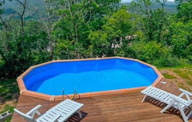 Gîte pour 8 personnes, avec piscine ainsi que terrasse et jardin à Gagnières