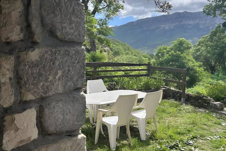 Gîte pour 3 personnes, avec jardin à Blieux