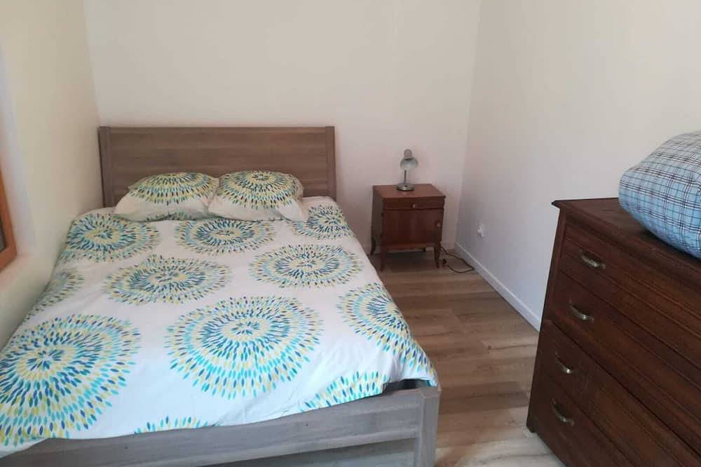 2 rooms in town center near train station and shops in Nevers, Nièvre