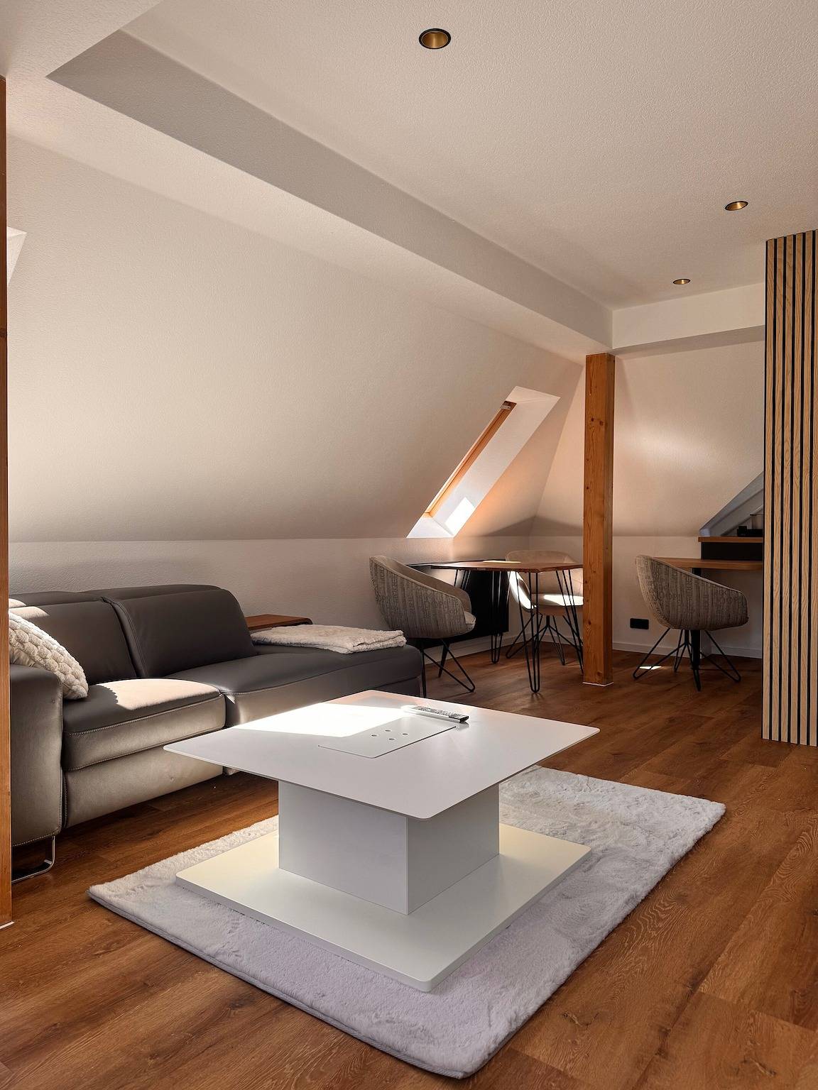 Ganze Wohnung, Apartment 'Design Dachgeschoss' mit Gemeinschaftsgarten und Wlan in Eilenburg, Sächsisches Burgen- und Heideland