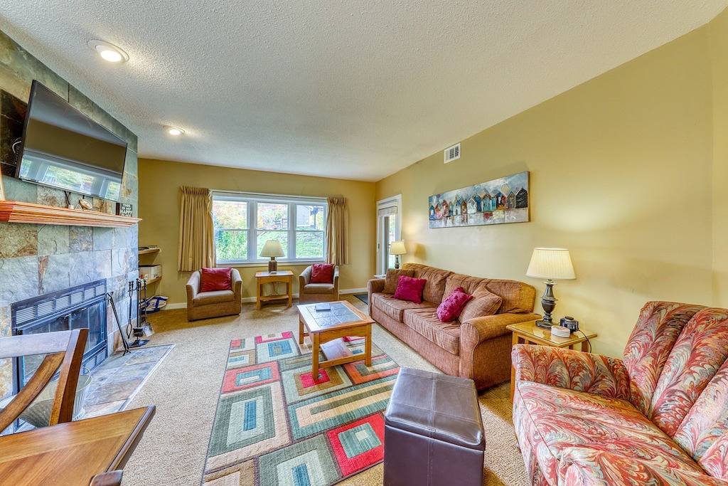 Vacation Apartment for 8 Guests in Ludlow, Okemo Mountain