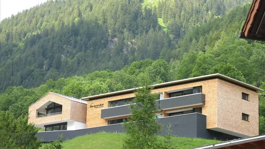Ferienwohnung für 6 Personen, mit Whirlpool und Balkon in Brand