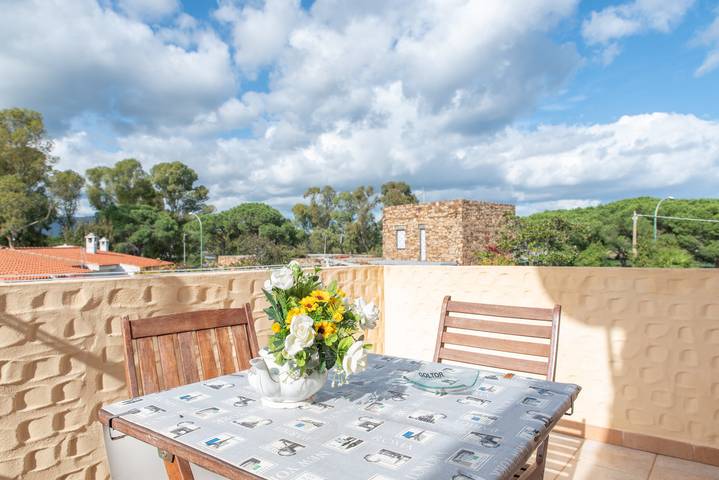 Gîte pour 4 personnes, avec jardin dans San Giovanni Sardinia