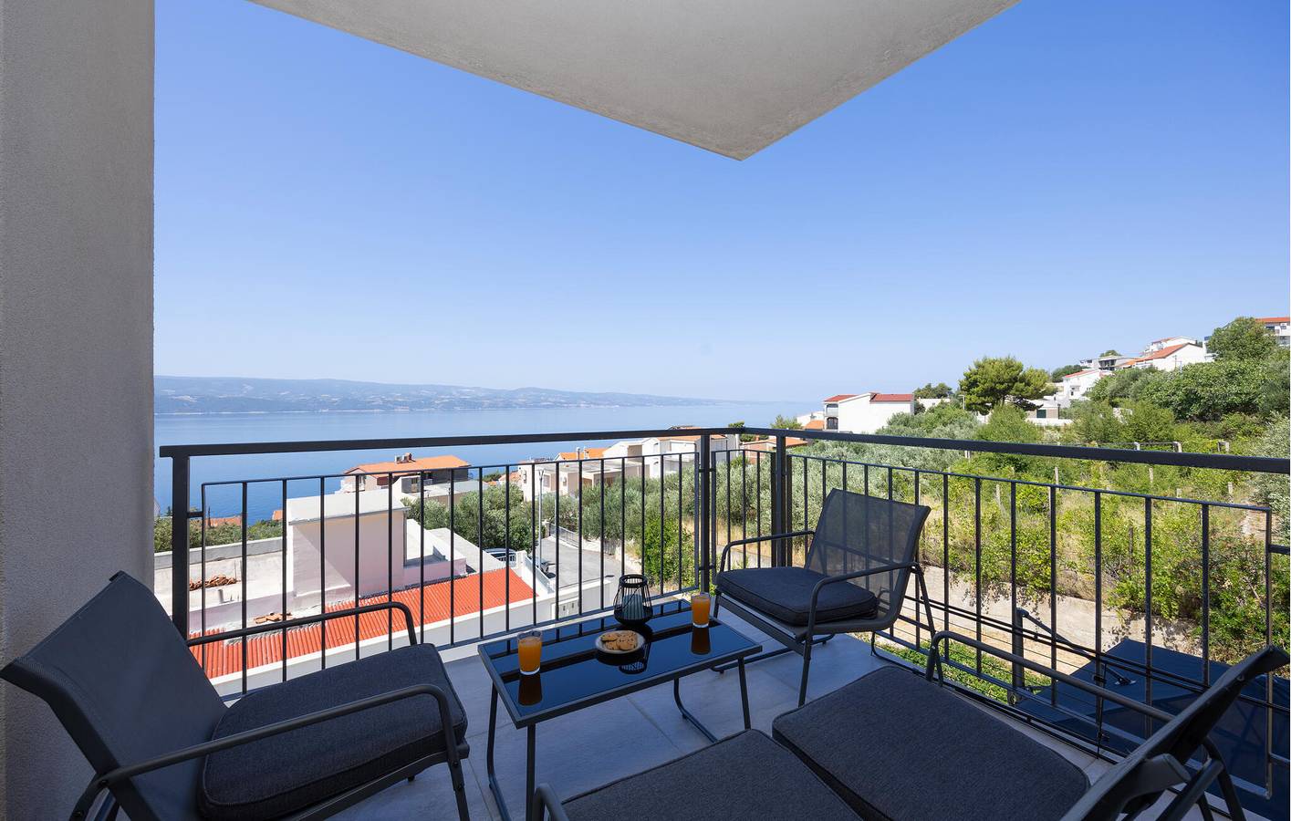 Ganze Ferienwohnung, Urlaub am Meer: Gemütliche Ferienwohnung mit Pool, WLAN und Küche in Stanici, Omis-Riviera