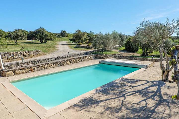 Appartement de vacances pour 4 personnes, avec piscine et jardin