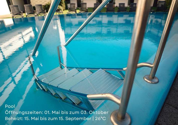 Ferienwohnung für 2 Personen, mit Balkon und Terrasse sowie Garten und Pool