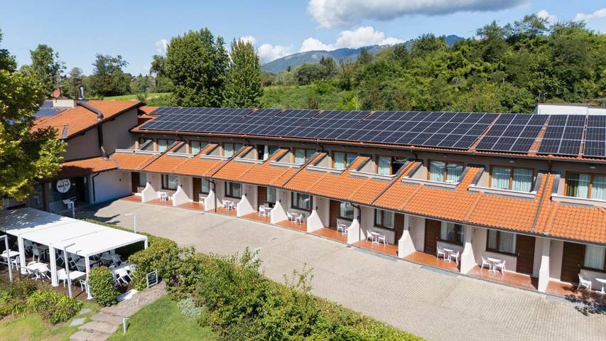 Hotel für 3 Personen, mit Balkon und Whirlpool sowie Terrasse und Garten in Varese - 4