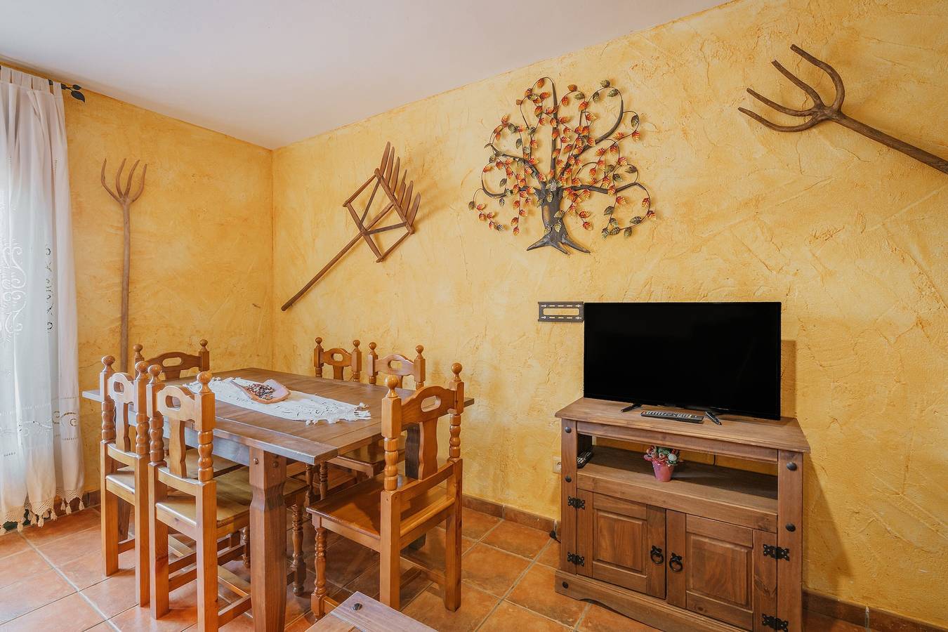 Casa Rural 'Casas Rurales Las Eras Ii B' con Vistas a la Montaña, Terraza y Balcón Privados in Ayllón, Provincia de Segovia
