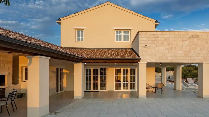 Villa for 9 people, with pool and terrace as well as garden in Tisno