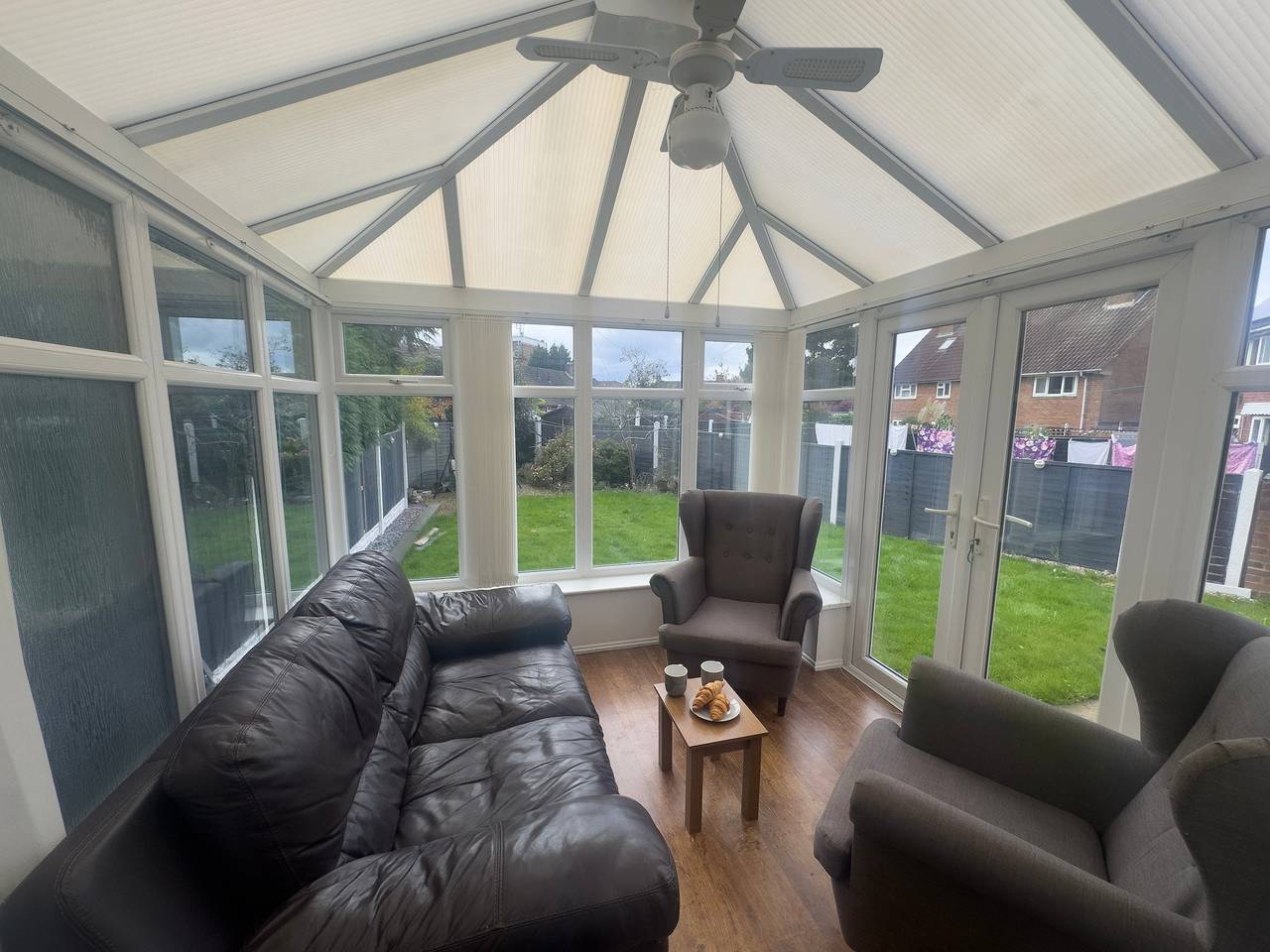 House - Sleeps 10 - Parking - Stn Close in Walsall, Birmingham Area