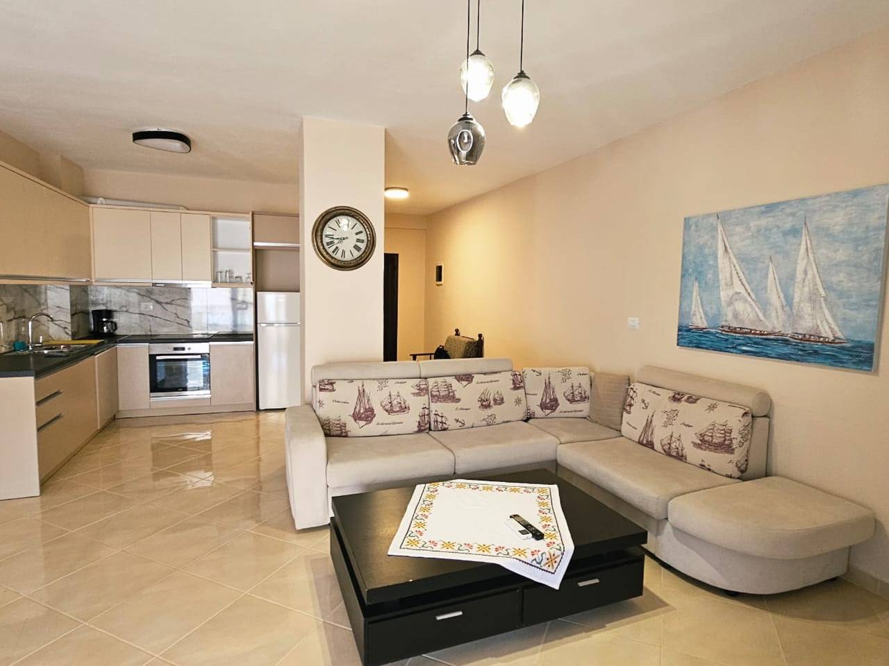 Ganze Ferienwohnung, Ferienwohnung für 7 Personen mit Balkon in Sarandë, Vlorë