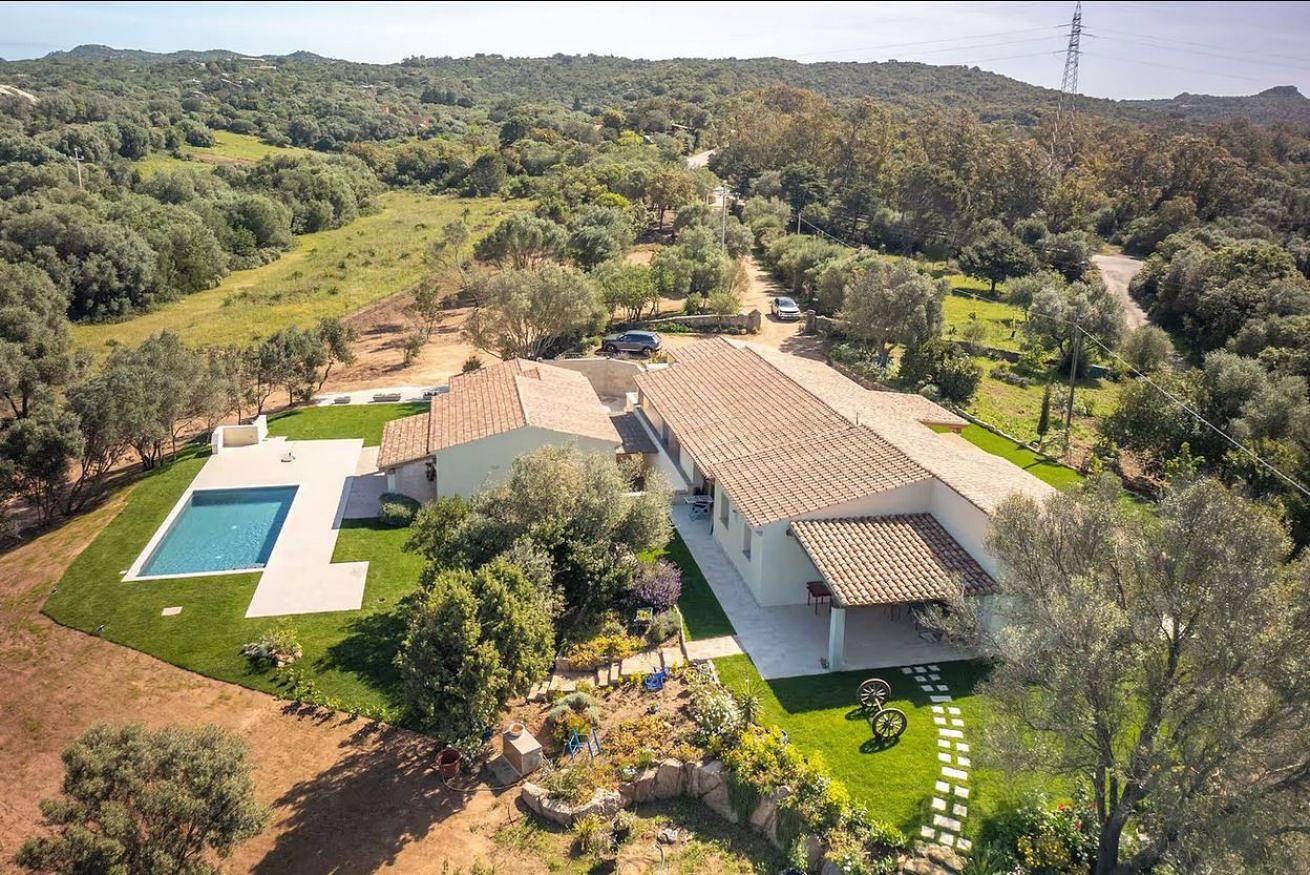 Entire apartment, Villa L'Aldia 2-room apartment with garden and swimming pool in Arzachena, Costa Smeralda