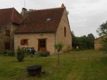 Gîte pour 6 personnes, avec jardin à Lignac