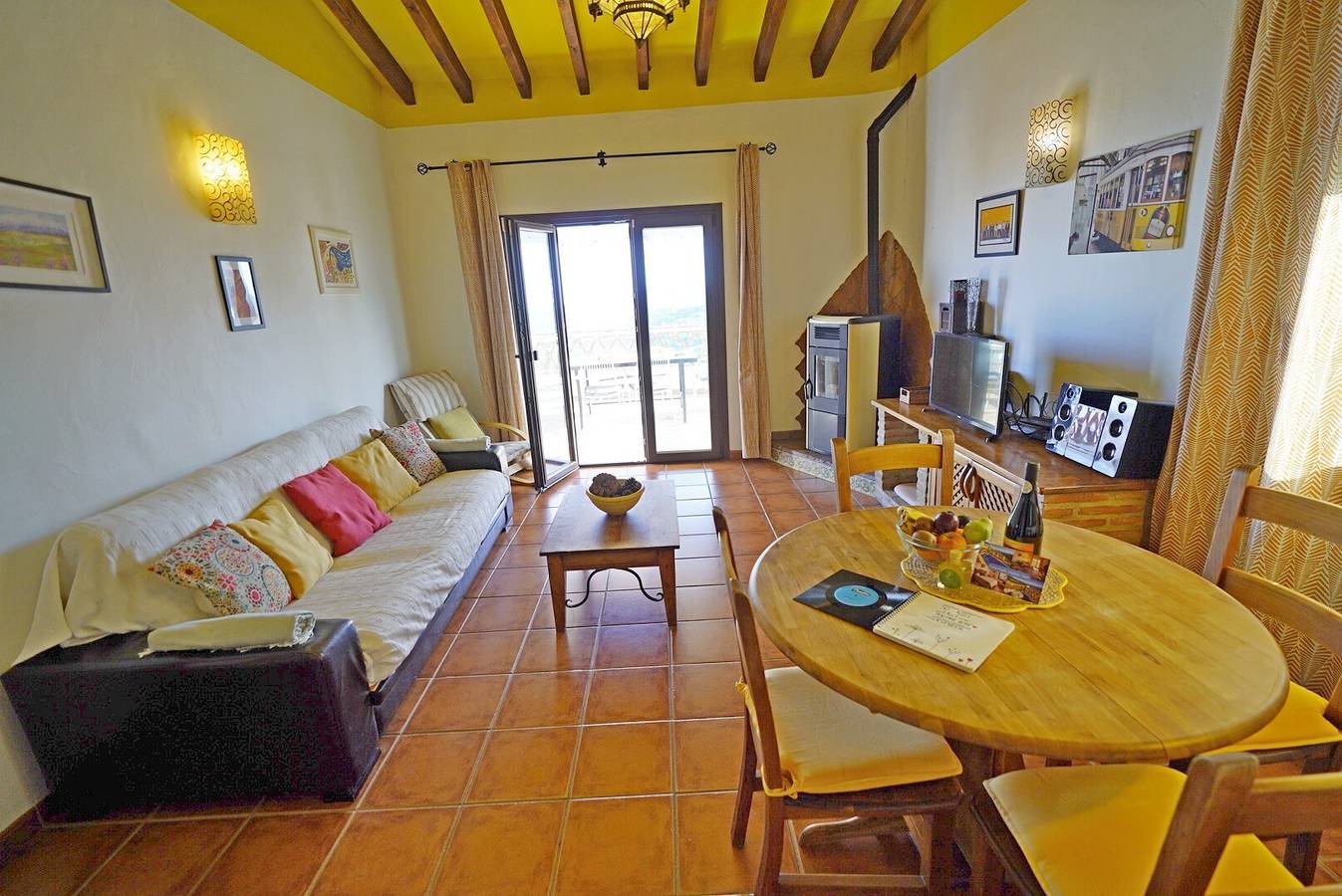 Villa 'El Regalo' with Stunning Views, Pool, Garden & Wi-Fi in Torrox, Costa del Sol