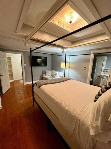 Vacation Rental for 12 Guests in Lafayette, Louisiana, Picture 4