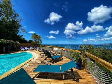 Location de vacances pour 6 personnes, avec vue ainsi que jardin et piscine à Sainte-Anne (Martinique)