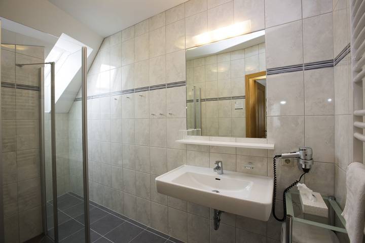 Ferienwohnung für 3 Personen, mit Garten und Seeblick, kinderfreundlich