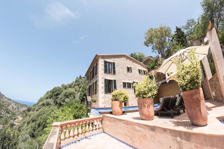 Villa for 8 people, with Balcony and Terrace as well as Garden and Pool in Deià