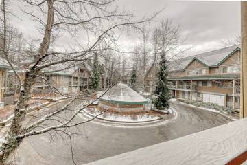 Glamping for 8 Guests in Whistler, Whistler Blackcomb, Picture 3