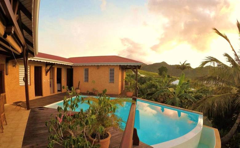 Location de vacances pour 6 personnes, avec jardin ainsi que piscine et vue dans Plage de Cluny - 2