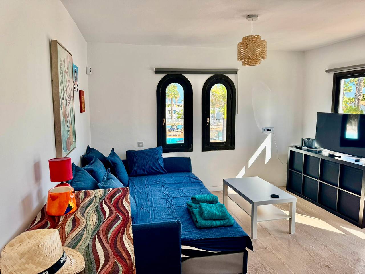 Entire apartment, Vacation Apartment 'Brisa Azul' with Shared Pool, Private Terrace and Wi-Fi in Corralejo, La Oliva