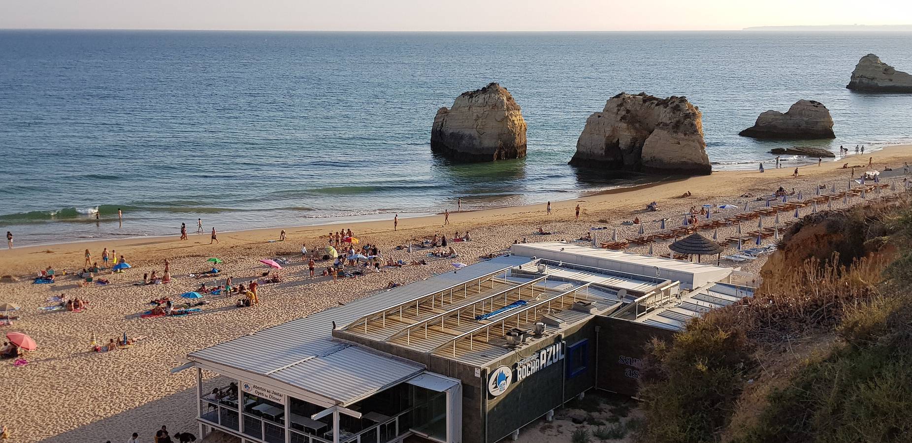 Ganze Wohnung, Ferienwohnung 'Rocha Beachside' mit Balkon und Wi-Fi in Praia da Rocha, Portimão