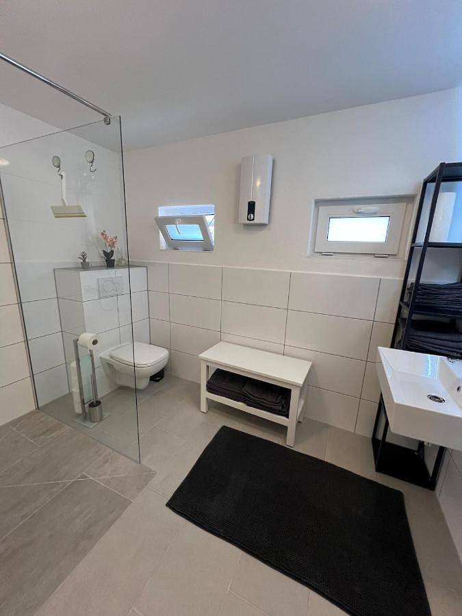 Gîte pour 4 personnes, avec terrasse à Kerpen - 3