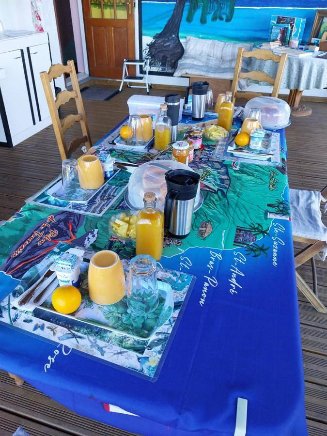 Location de vacances pour 2 personnes, avec vue et balcon dans Bois de Nèfles - 2