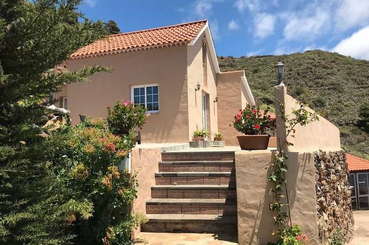 Villa für 4 Personen, mit Terrasse und Garten sowie Whirlpool auf La Palma