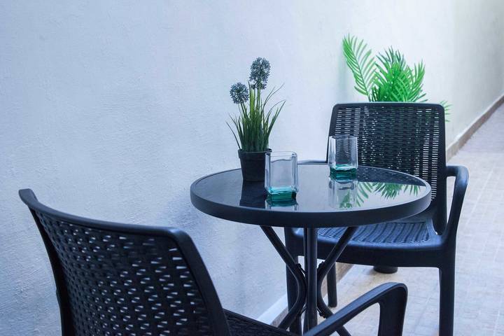 Ganze Ferienwohnung, Ferienwohnung für 2 Personen mit Garten in Zentral-Athen, Athen