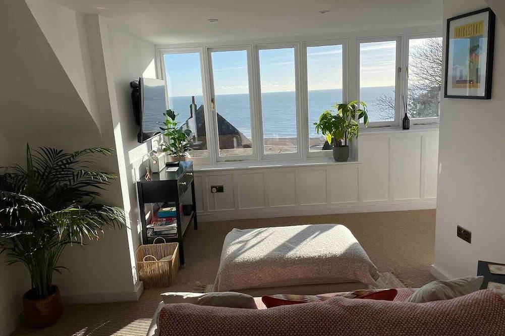 Entire apartment, The Turret - The best view in folkestone in Folkestone, Kent